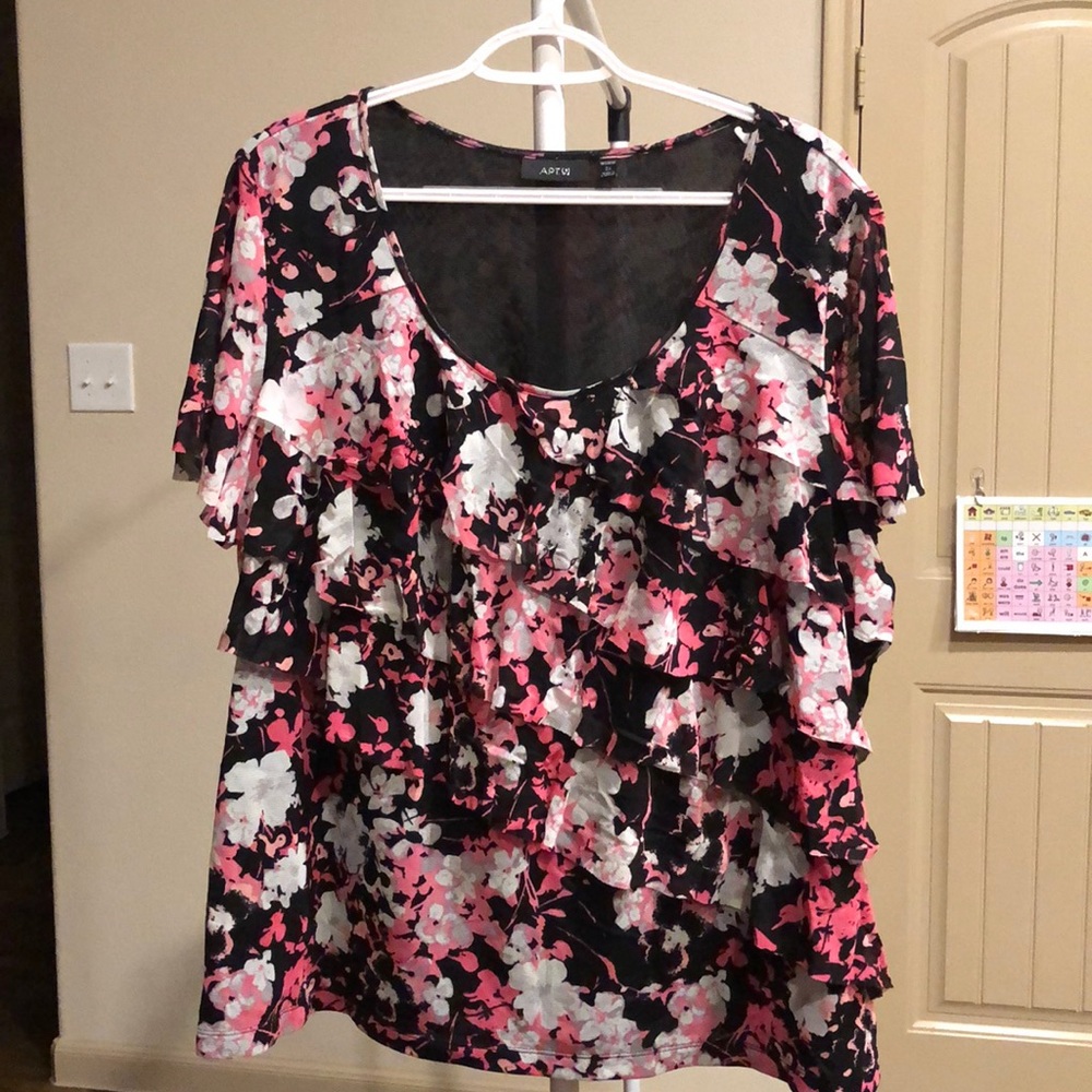 Apt 9 top
